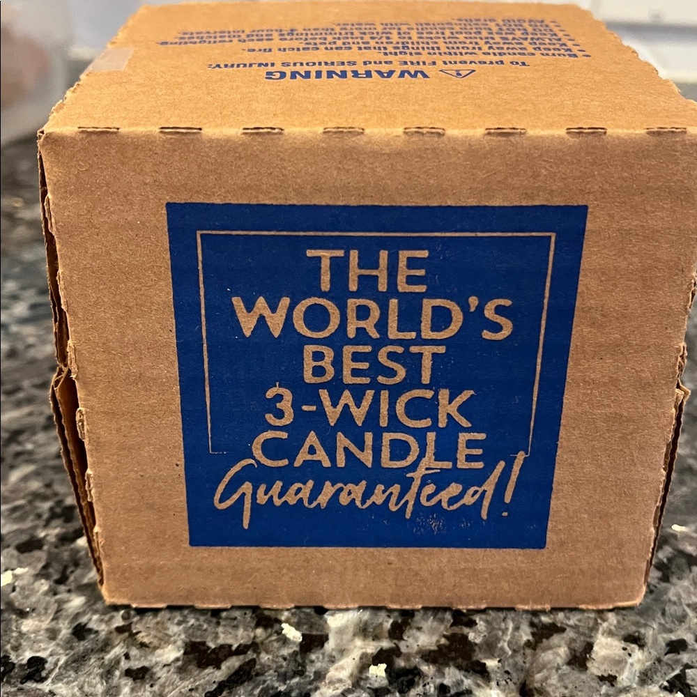 Bath & Body Works Fresh Cut Lilacs 3 Wick Candle New in box - Picture 4 of 4